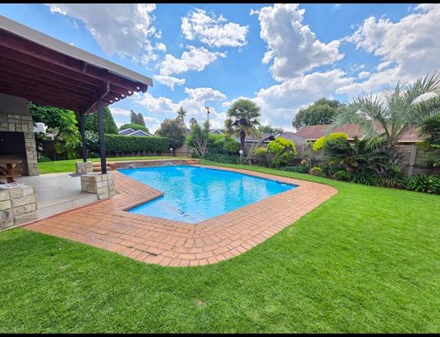 4 BEDROOM HOUSE FOR SALE IN GOLF PARK